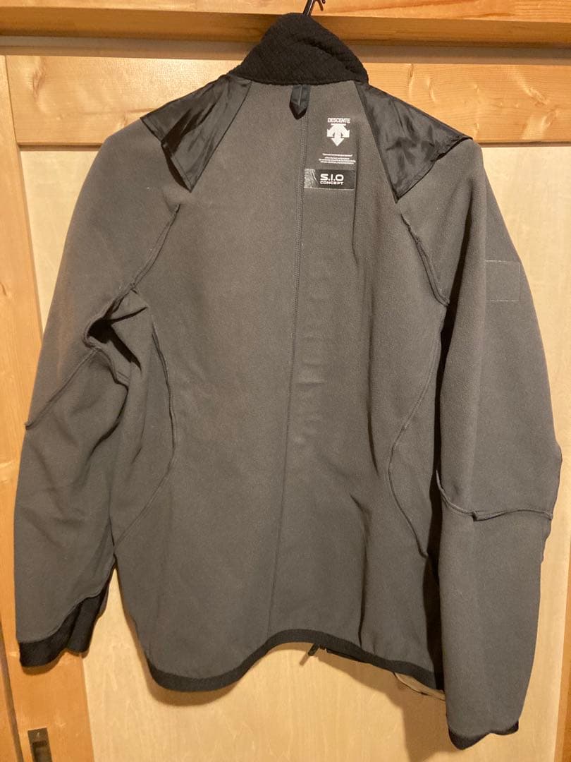 DESCENTE swiss ski team ミドラージャケット
