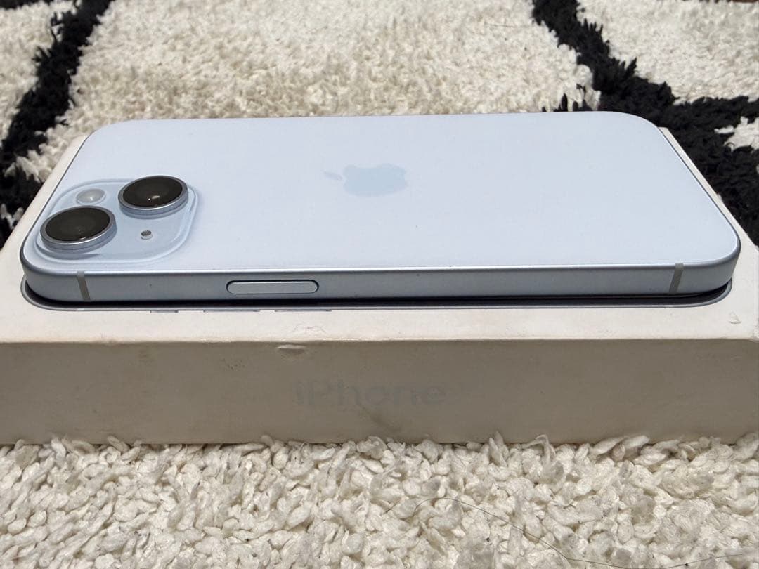 Apple iPhone 15 ホワイト 本体 充電ケーブル付き