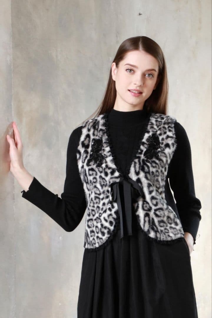 専用　新品　44サイズ アニマル柄ファーベスト　スーパービューティー