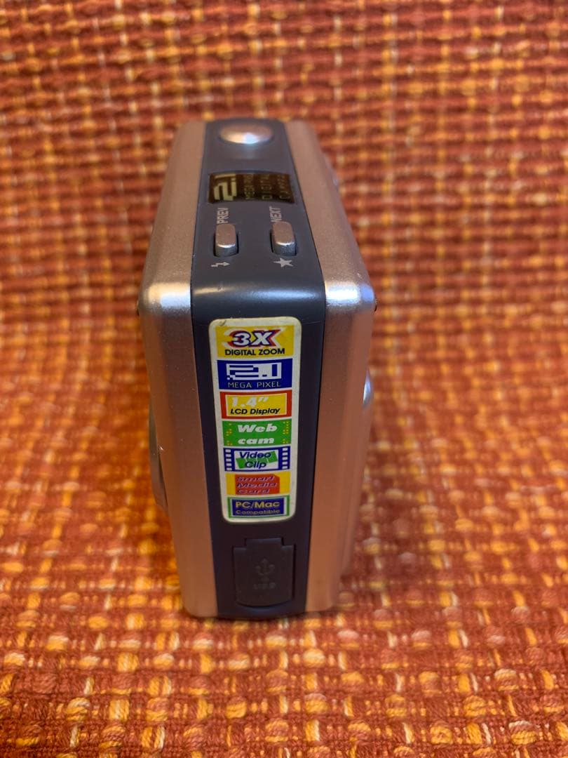 完動品　Polaroid PDC 2070 デジタルカメラ 2.1メガピクセル