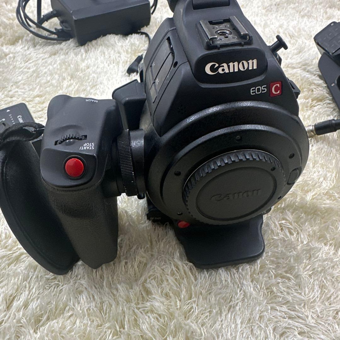 Canon C100 シネマカメラ