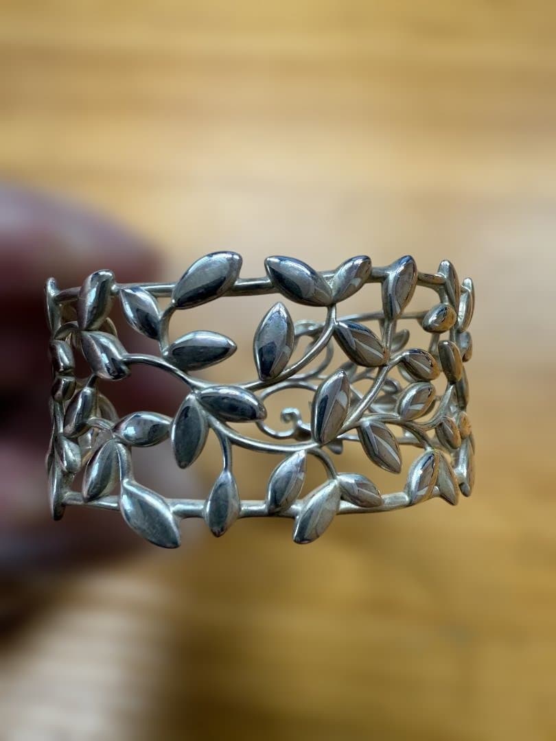 【美品】ティファニー オリーブリーフバングル シルバー Sサイズ