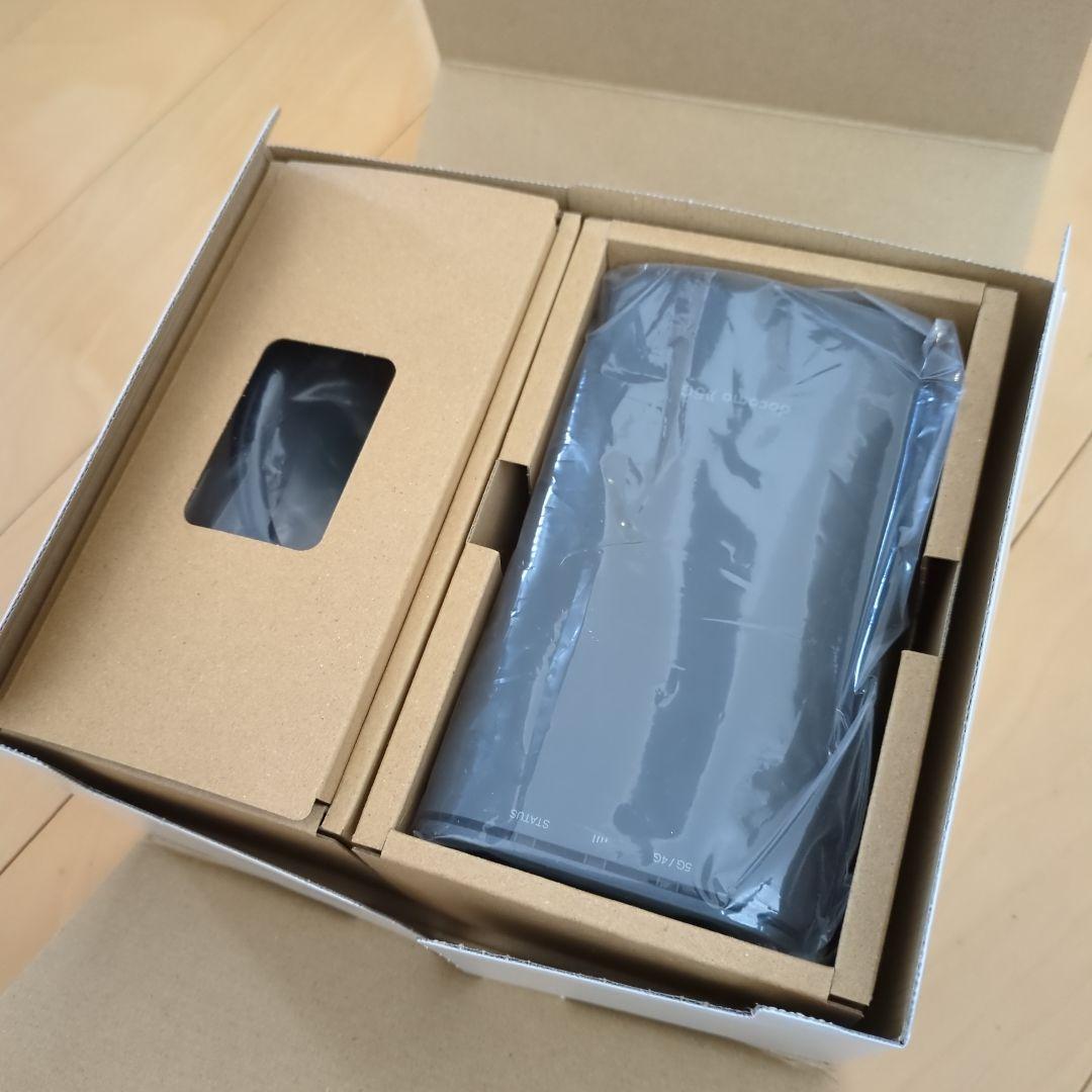 NTTドコモ SHARP  5G HR01 ダークグレー