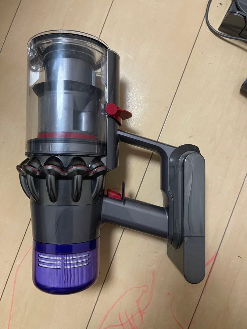 ち*び様 【美品】Dyson コードレスクリーナー V11 + sv15