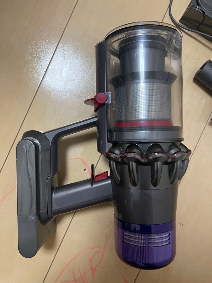 ち*び様 【美品】Dyson コードレスクリーナー V11 + sv15