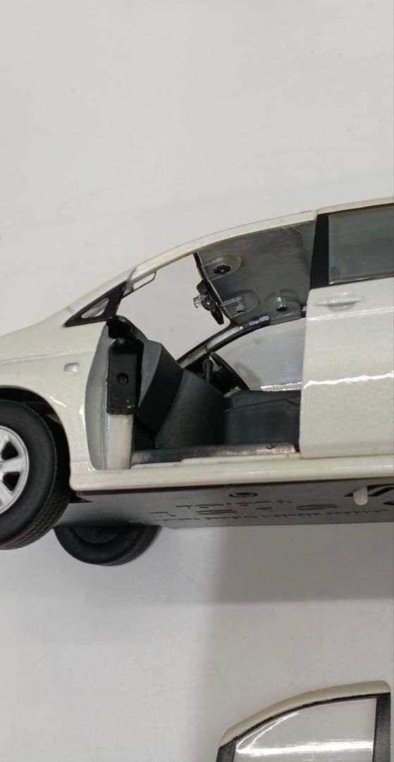 ＊*＊様 トヨタ アイシス 1/30 非売品　ミニカー　カラーサンプル