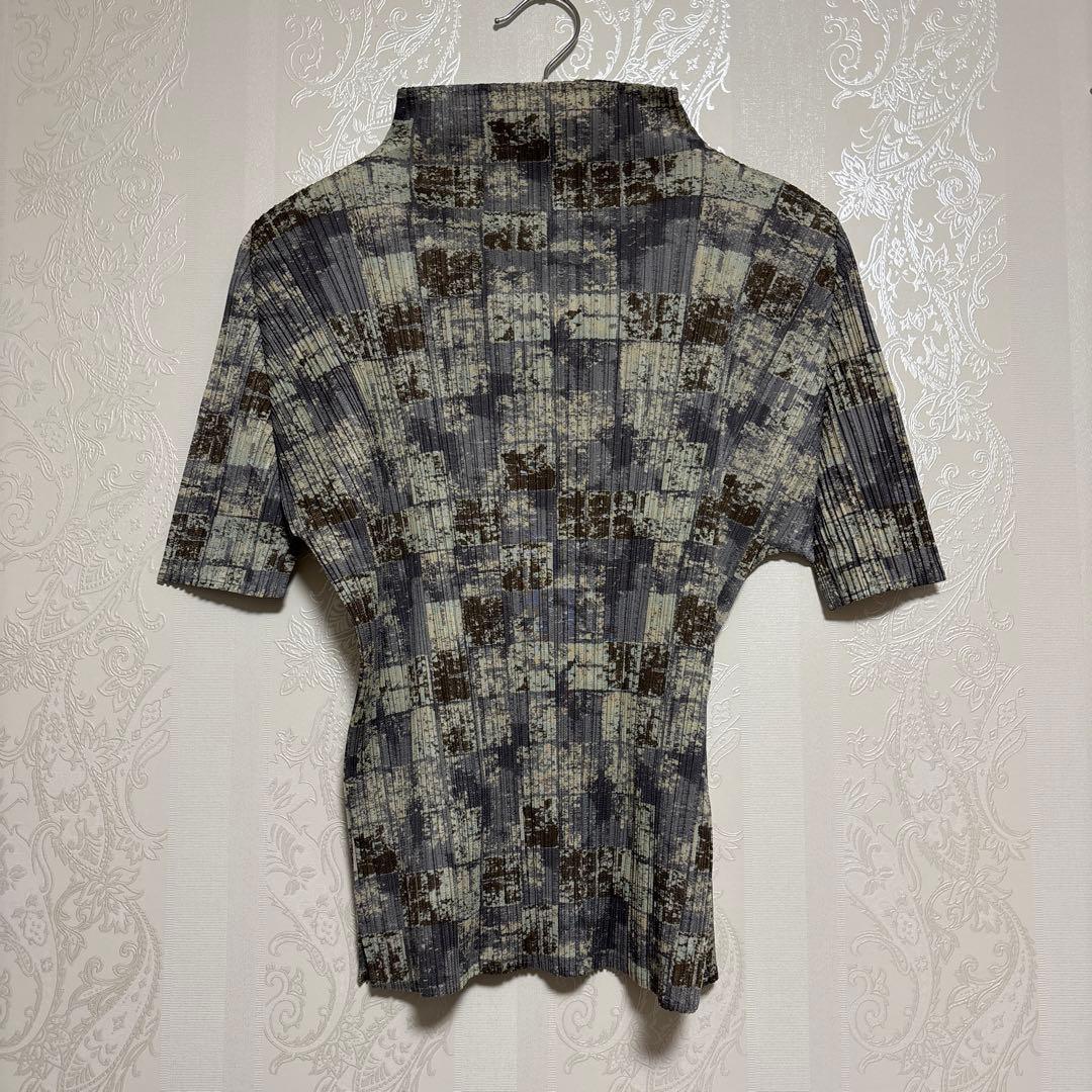 PLAYS PLUS プリーツ半袖Tシャツ グレー系