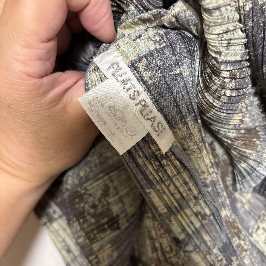 PLAYS PLUS プリーツ半袖Tシャツ グレー系