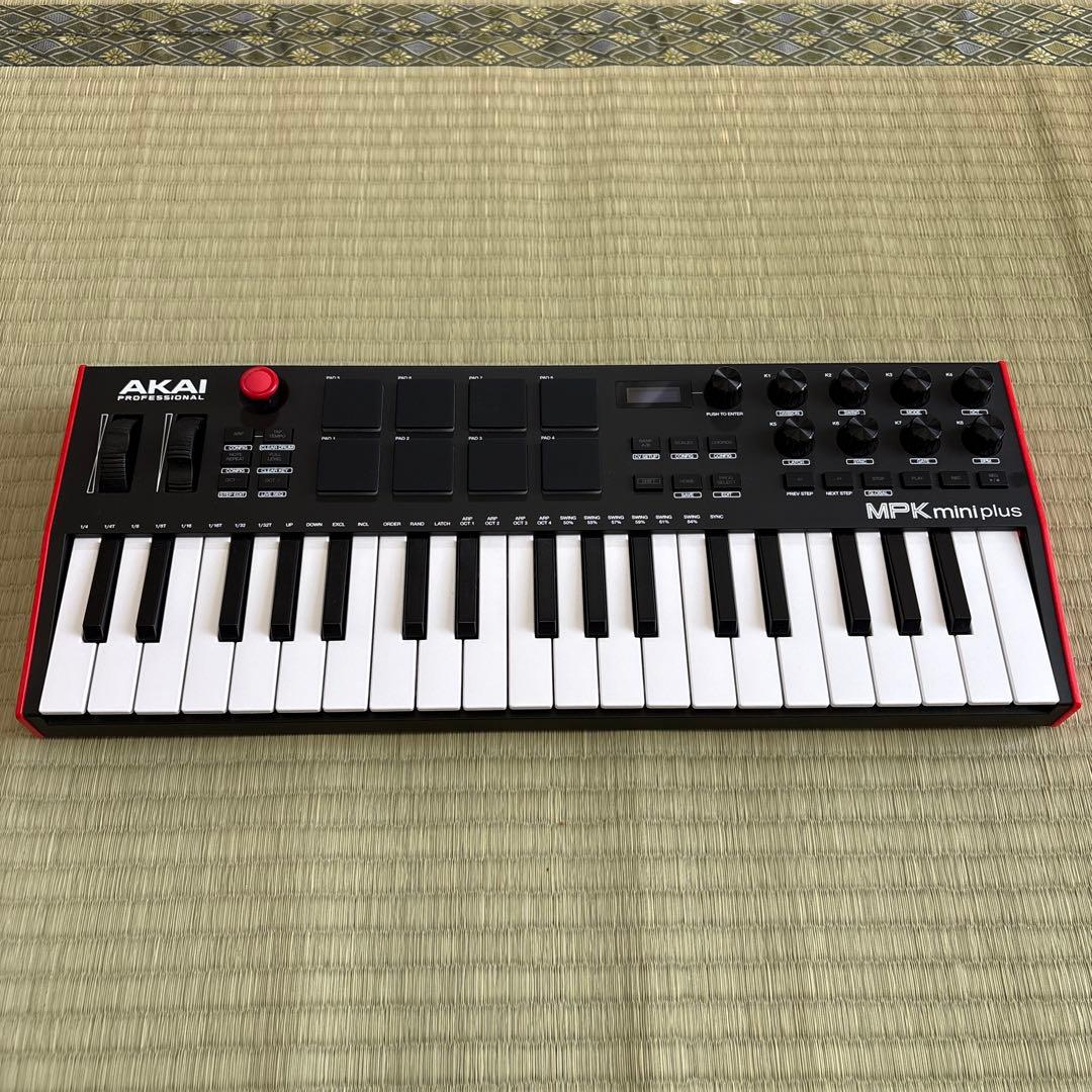 AKAI MPK mini plus 37鍵盤　MIDIキーボード