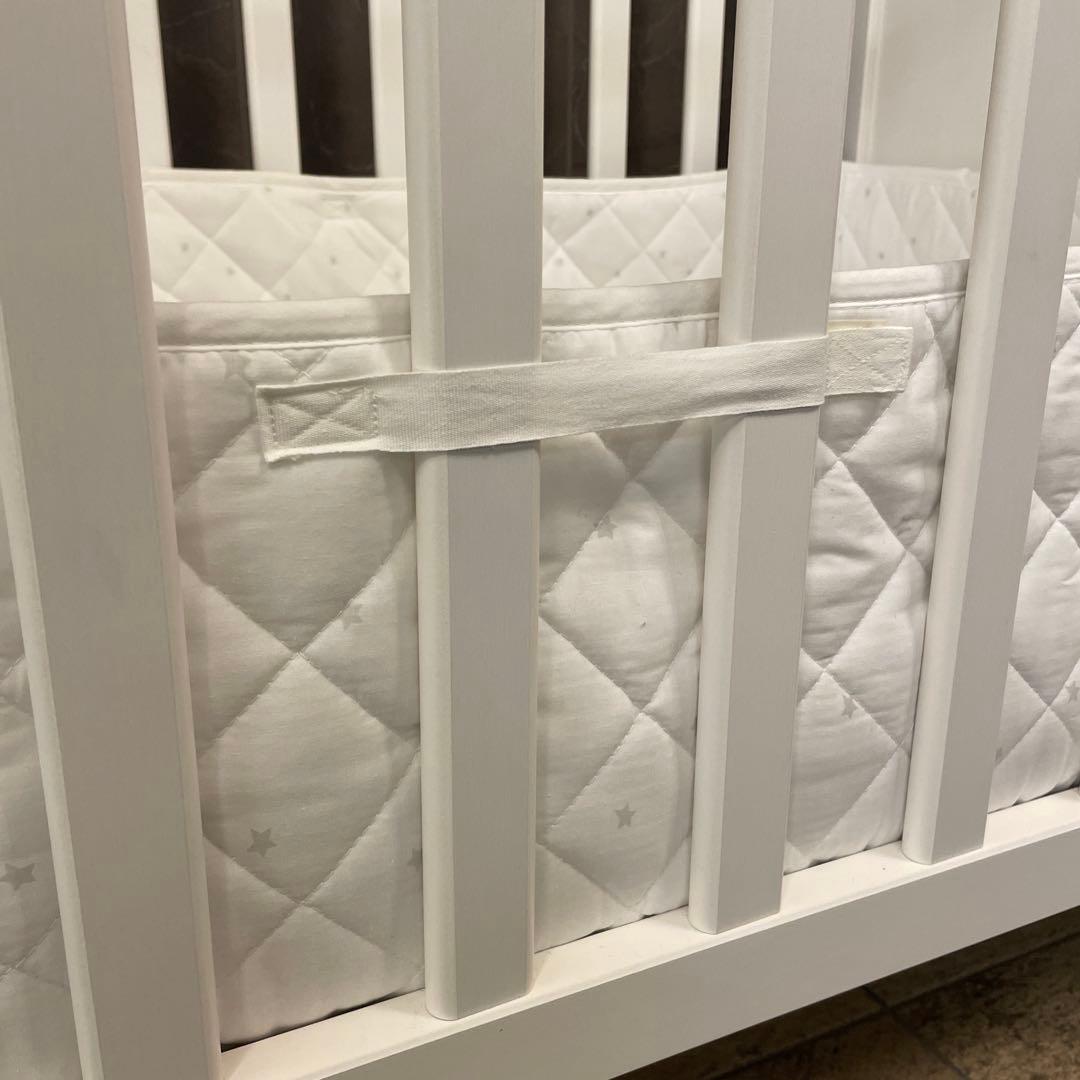 ベビーベッド⭐︎イケア　SUNDVIK マットレス、ベッドバンパー、シーツセット