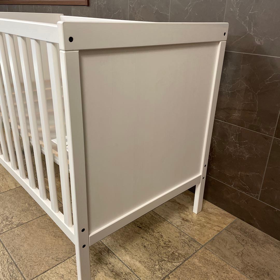 ベビーベッド⭐︎イケア　SUNDVIK マットレス、ベッドバンパー、シーツセット