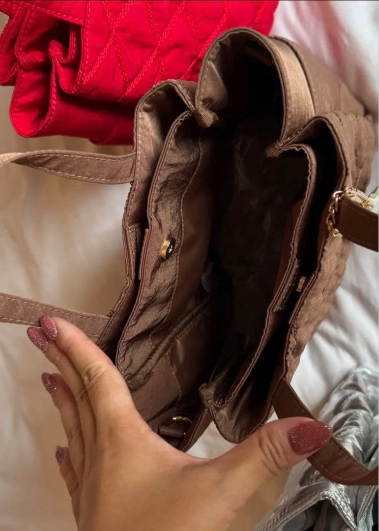 soleileソレイル キティちゃんコラボ　チャーム付ショルダーバッグ　ブラウン