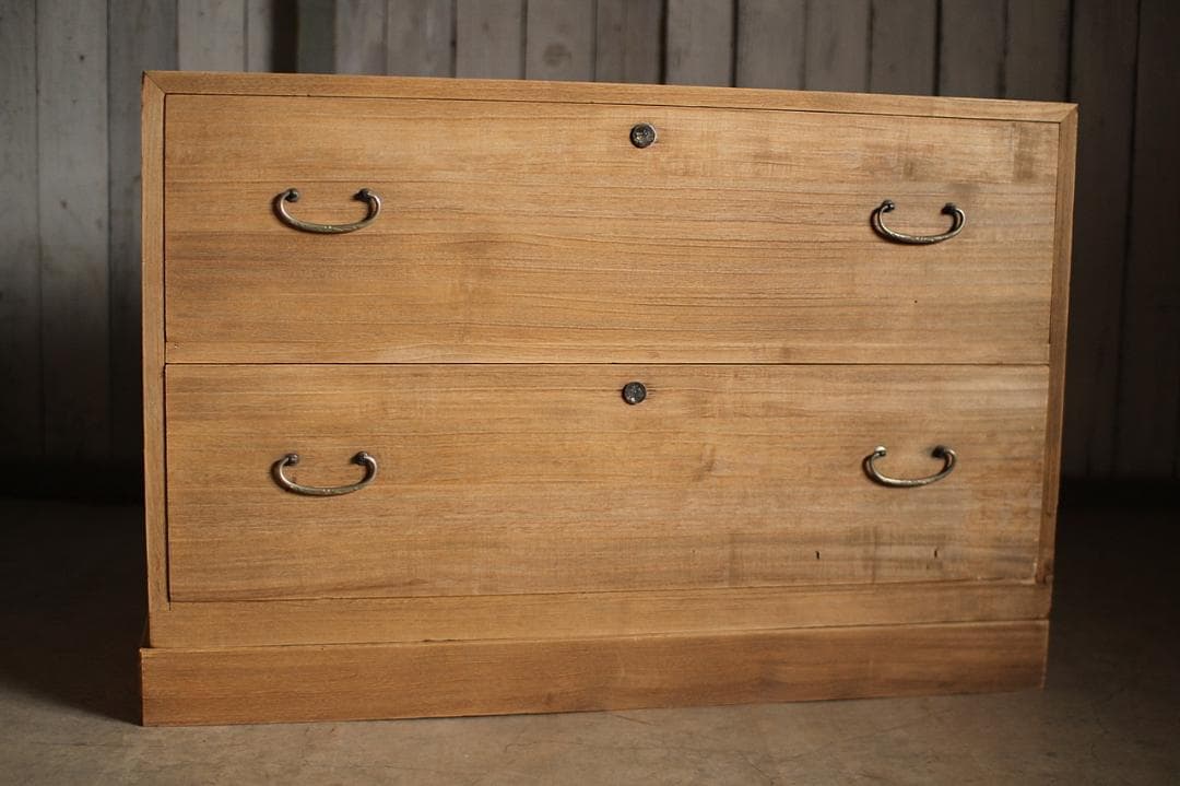 古い木製の引き出し2段　チェスト　桐箪笥　昭和レトロ　タンス　古家具　古民家