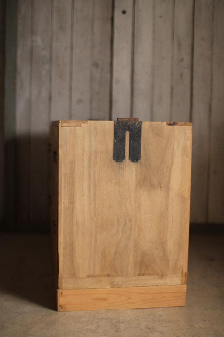 古い木製の引き出し2段　チェスト　桐箪笥　昭和レトロ　タンス　古家具　古民家