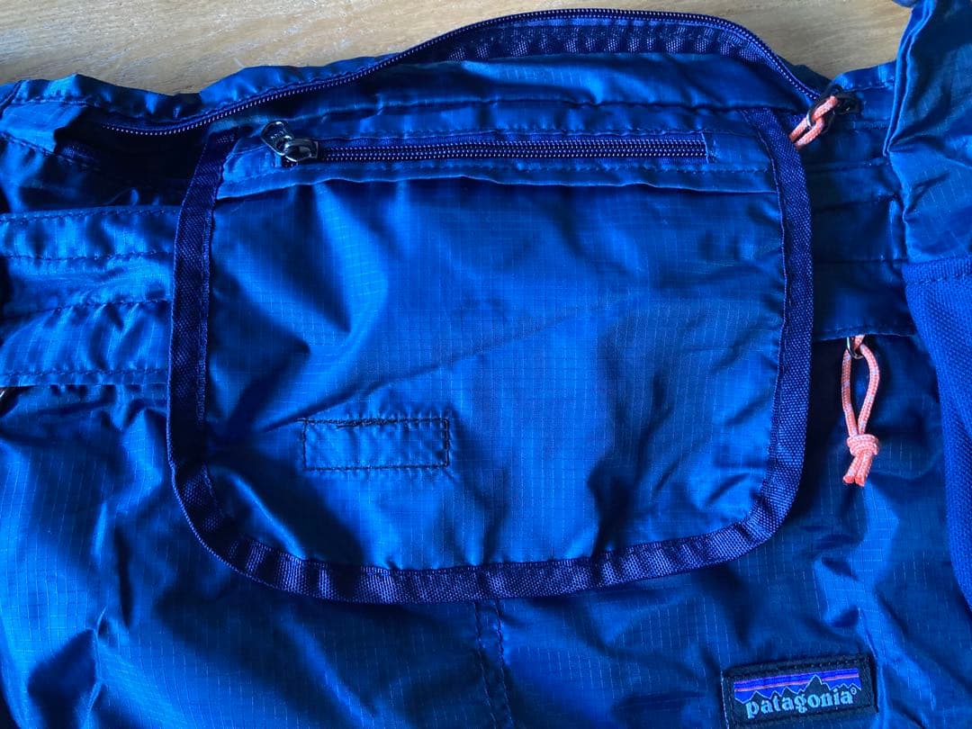 新品　パタゴニア ライトウェイトクーリエ　ショルダーバッグ　ネイビー