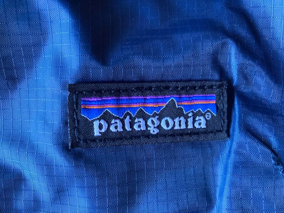 新品　パタゴニア ライトウェイトクーリエ　ショルダーバッグ　ネイビー