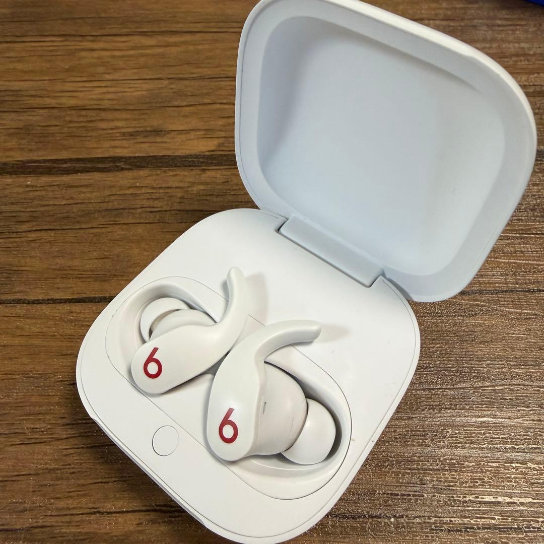 Beats Fit Pro ホワイト　美品　使用期間短め　ワイヤレスイヤホン