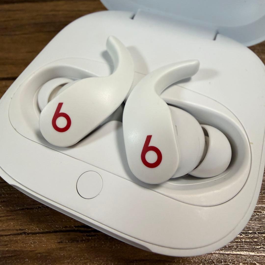 Beats Fit Pro ホワイト　美品　使用期間短め　ワイヤレスイヤホン
