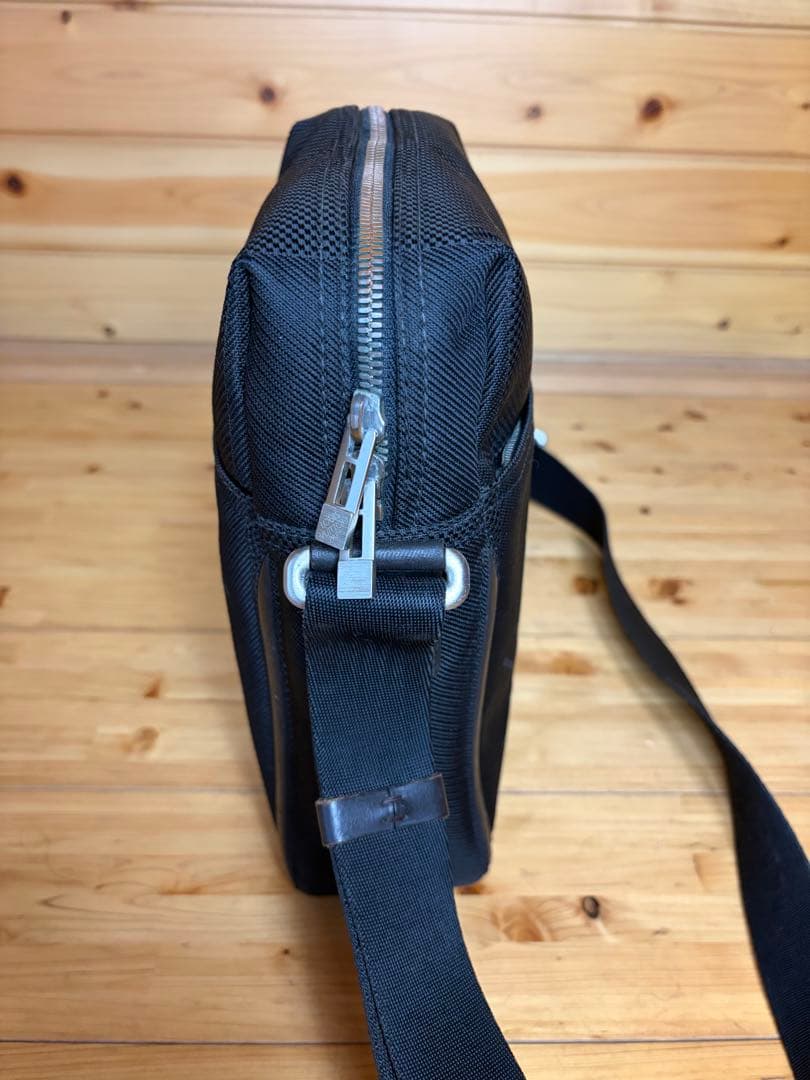 LOUIS VUITTONルイヴィトン　ショルダーバック