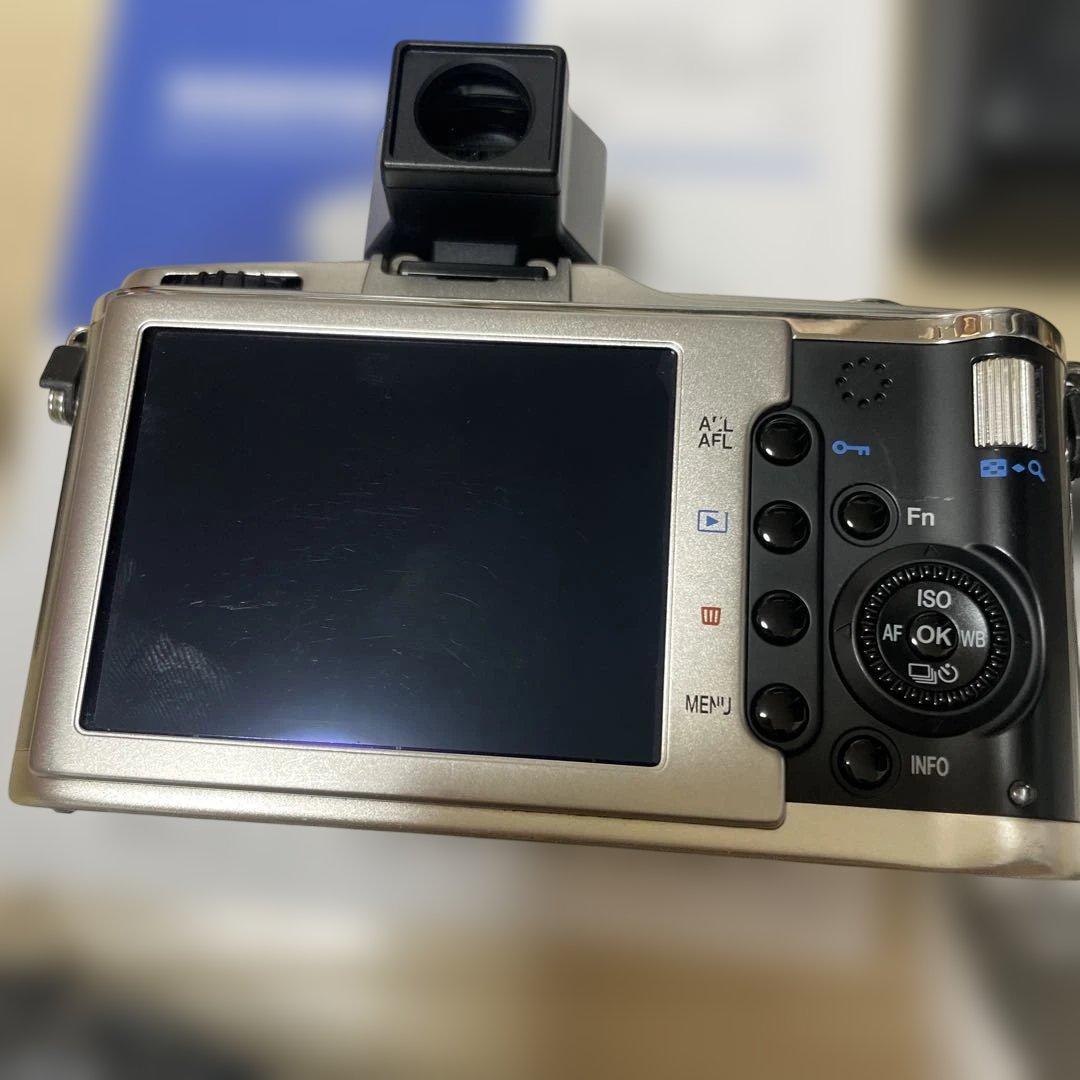 オリンパス　E-P1 ミラーレス一眼　VF-1付き　バッテリー、充電器　液晶難