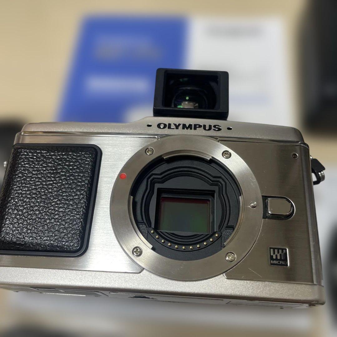 オリンパス　E-P1 ミラーレス一眼　VF-1付き　バッテリー、充電器　液晶難