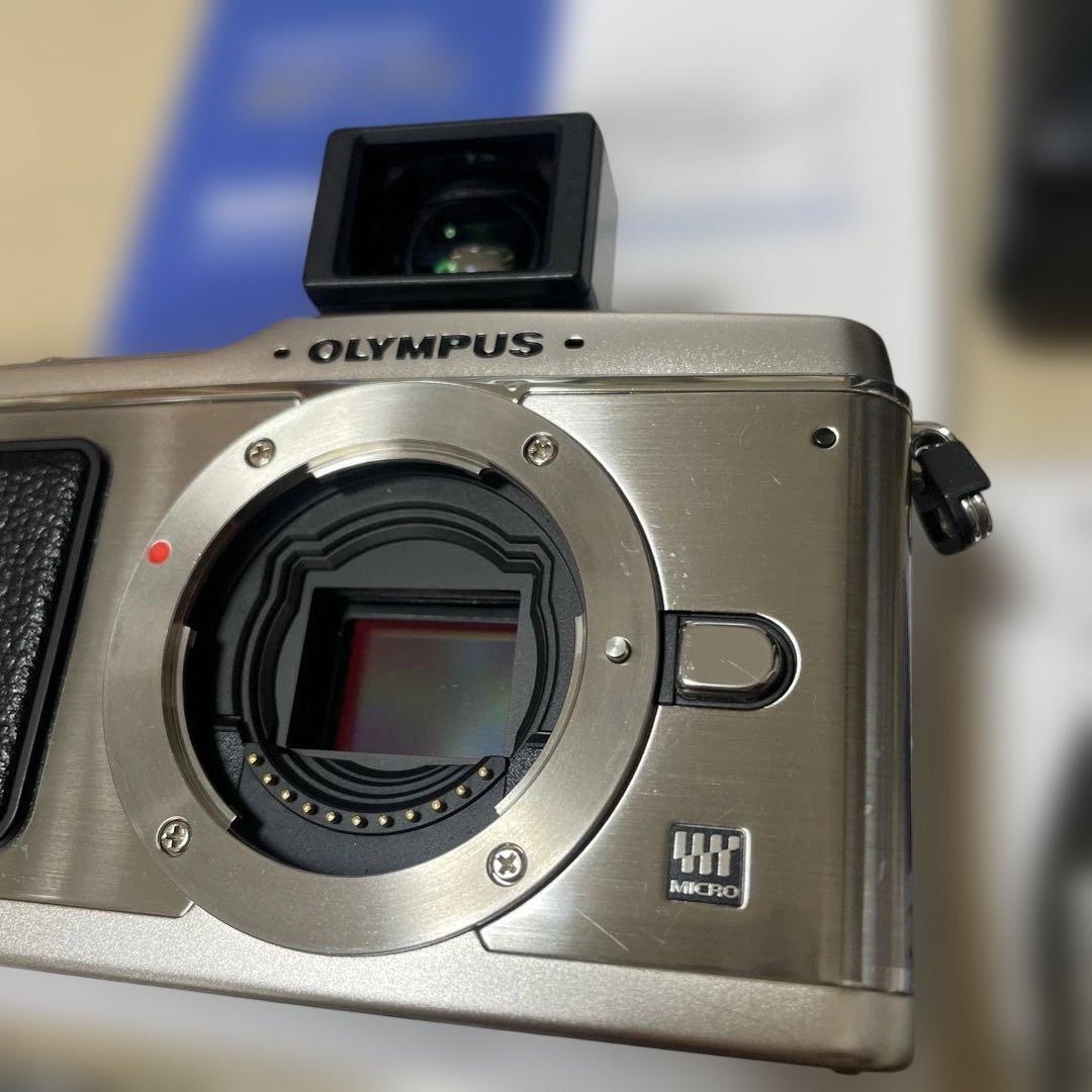 オリンパス　E-P1 ミラーレス一眼　VF-1付き　バッテリー、充電器　液晶難