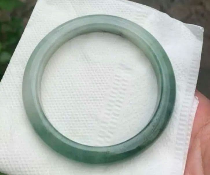 ミャンマー産天然A貨翡翠　緑翡翠バングル　鑑定書付き 58.1 mm