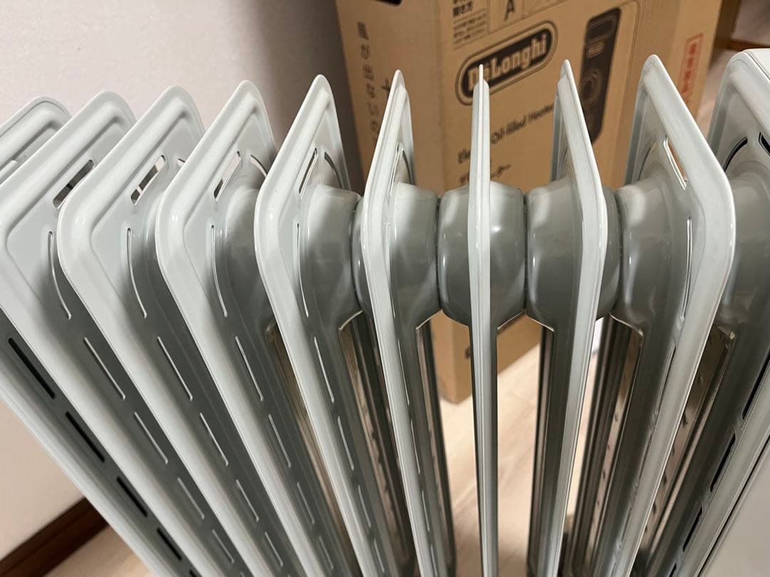 デロンギオイルヒーター　RHJ10F1015-DG 箱付き