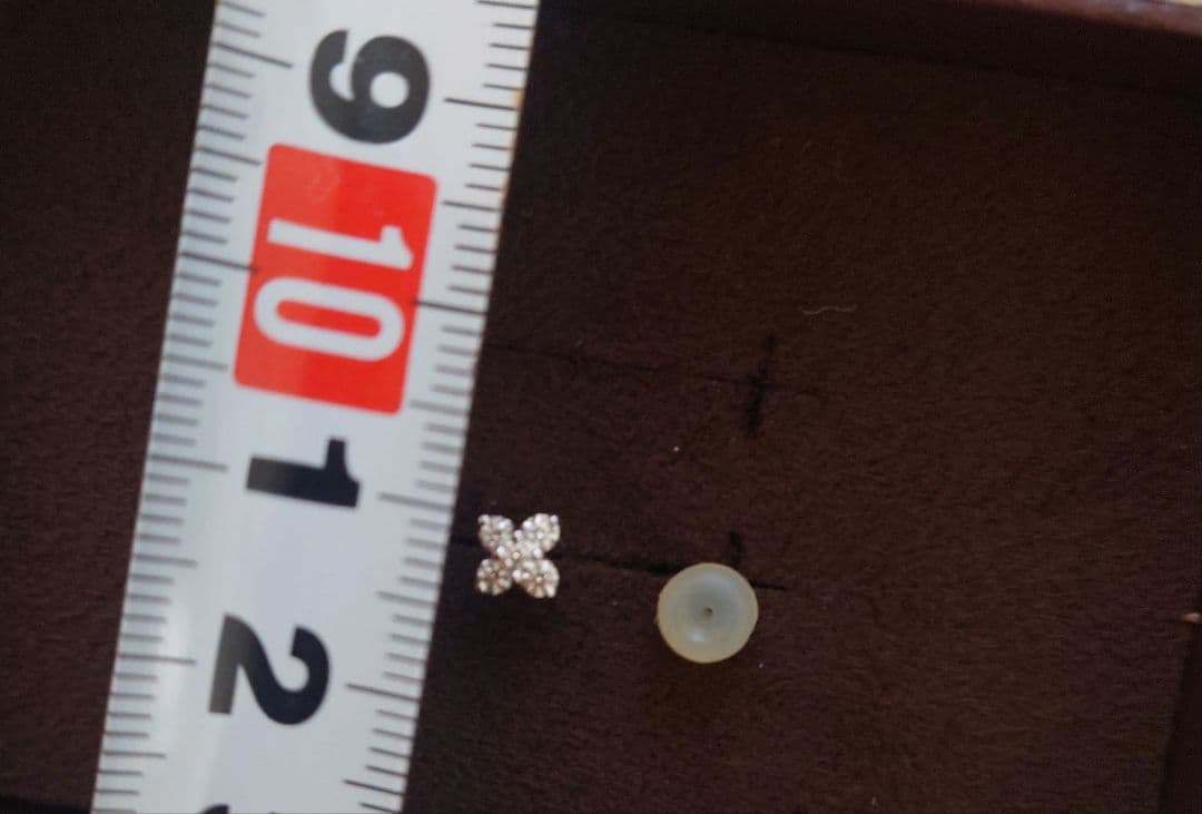 K18WG 片耳ピアス　ダイヤモンド5石アグライア　0.15カラット　松坂屋購入