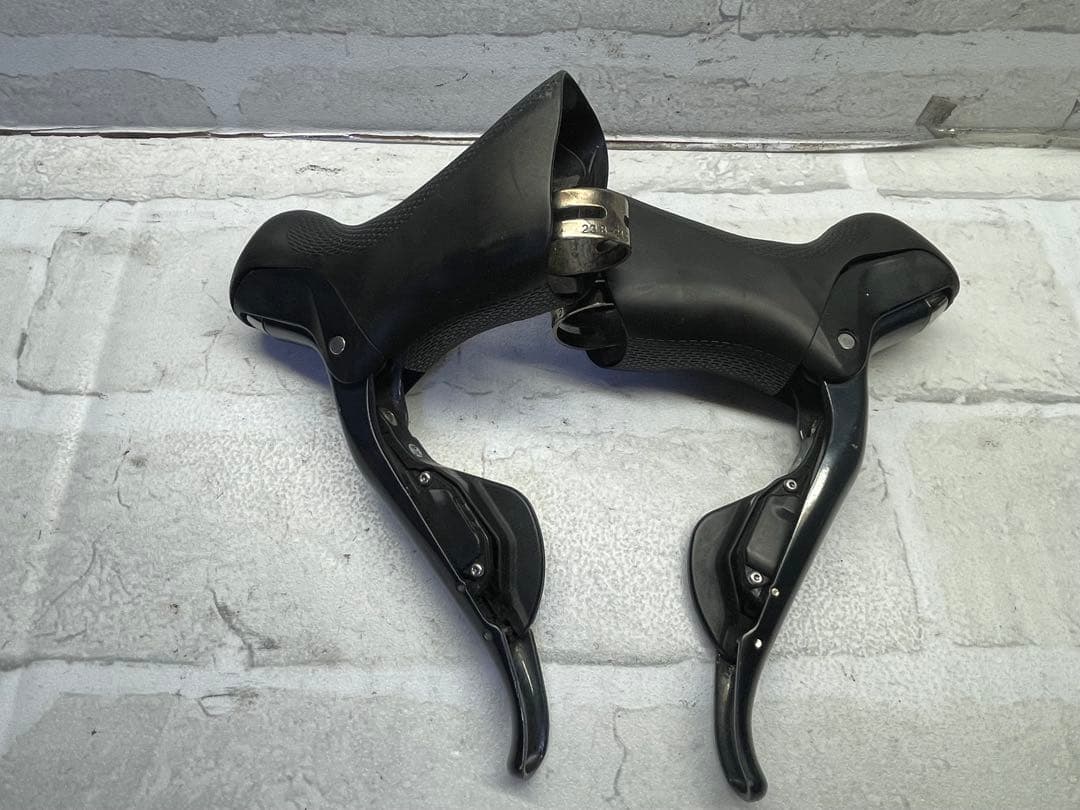 シマノアルテグラ 6770 di2 stiレバー　新品ブラケットカバー