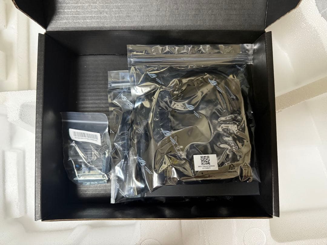 ASUS ROG SWIFT PG32UQ 32インチ 4K ゲーミングモニター