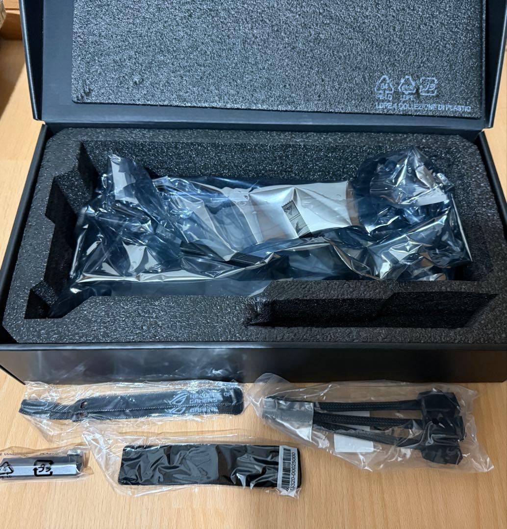 グラフィックボード・グラボ・ビデオカード ASUS ROG STRIX GeForce RTX 4070 Ti Super