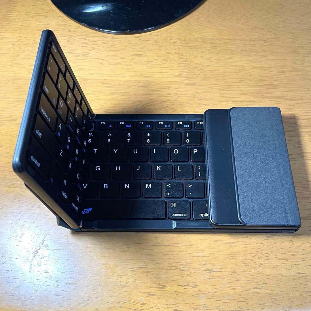 キーボード付き iPad A16 第11世代 バッテリー100%