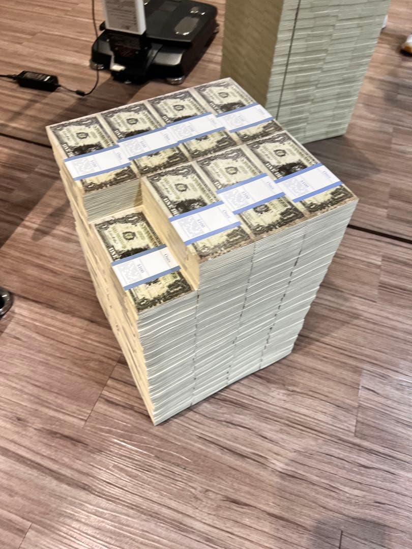 札束オブジェ インテリア ディスプレイ用 箱あり