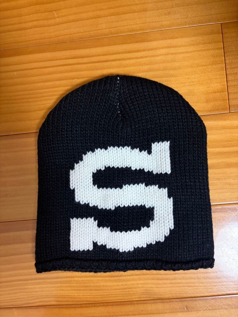 Stussy Sロゴ ニット帽 ブラック/ホワイト