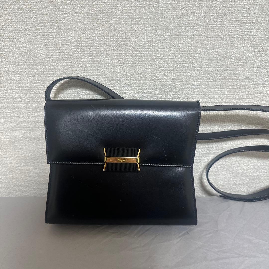 早い者勝ちSalvatore Ferragamo ブラック ショルダーバッグ