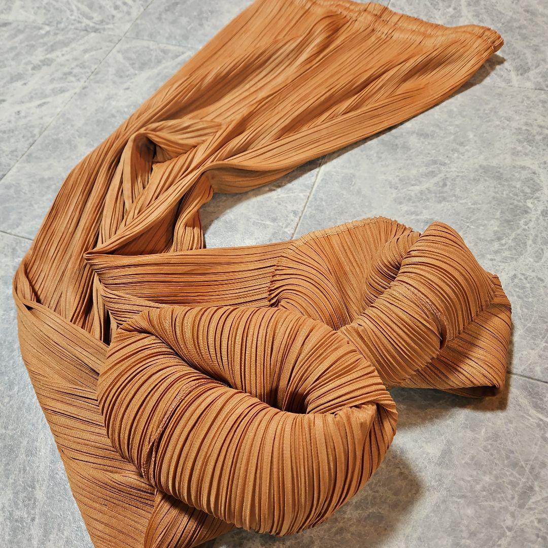 ISSEY MIYAKE プリーツカジュアルパンツ オレンジ