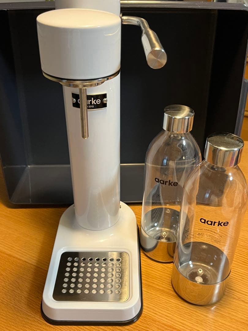 aarke 炭酸水メーカー ホワイト 2本付き