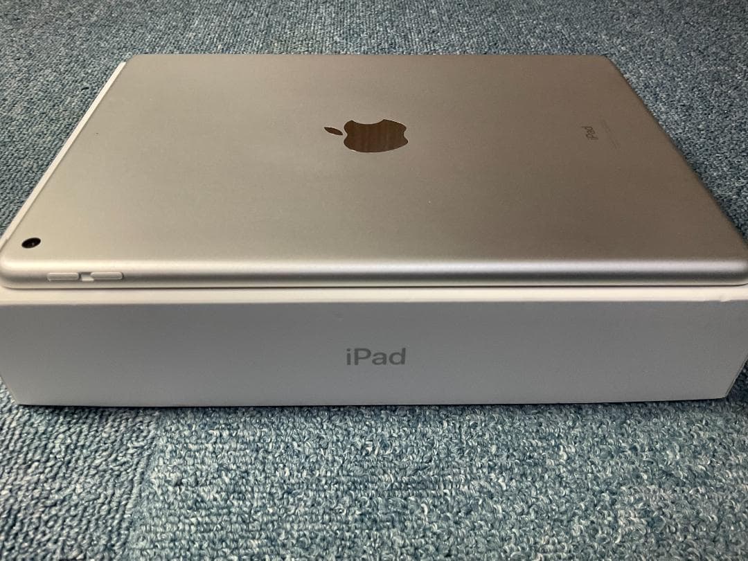 iPad 第8世代 128gb wifiモデル　美品　色シルバー　元箱あり