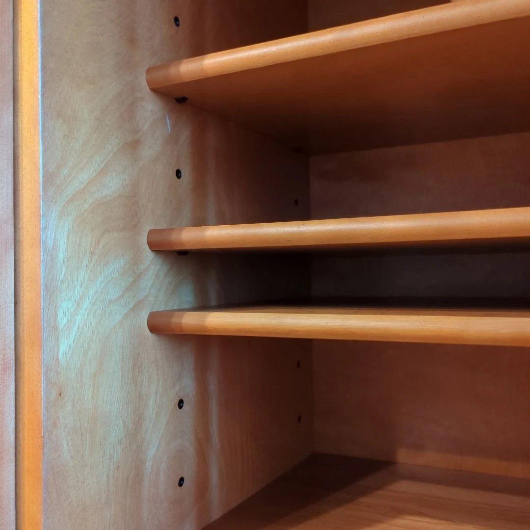 木製ガラス扉キャビネット