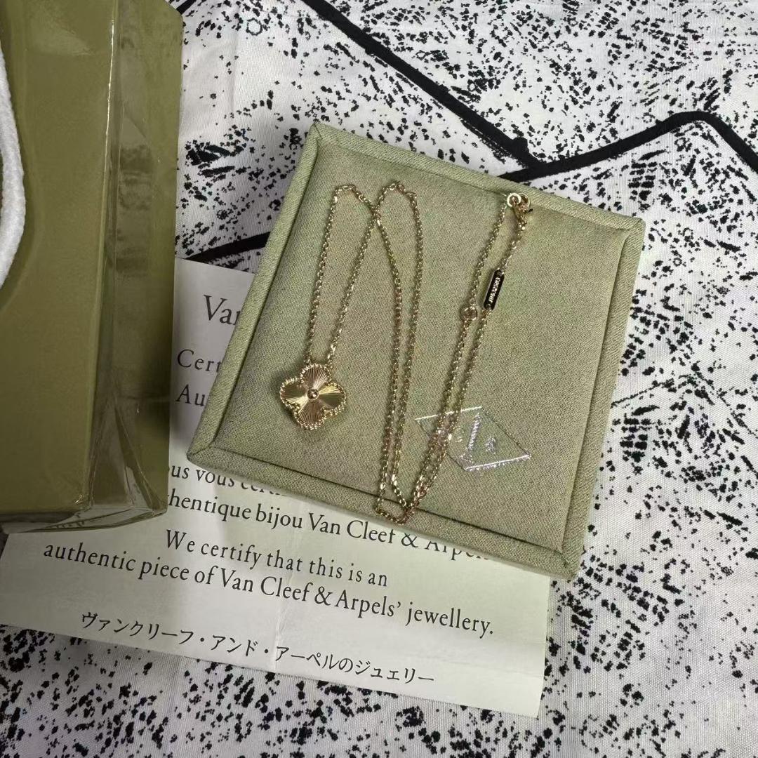 Van Cleef & Arpels 四つ葉のクローバーネックレス@2