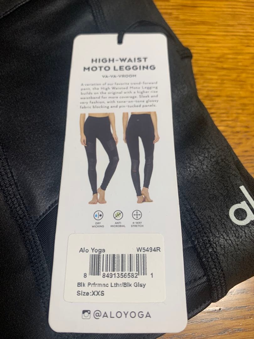 い*ん様 XXS 新品タグ付きAlo Yoga motoアローヨガレギンスヨガパ