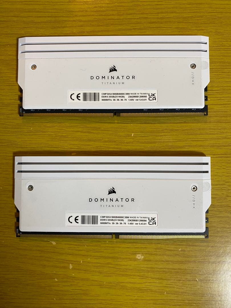 CORSAIR DOMINATOR TITANIUM DDR5 メモリ 32gb