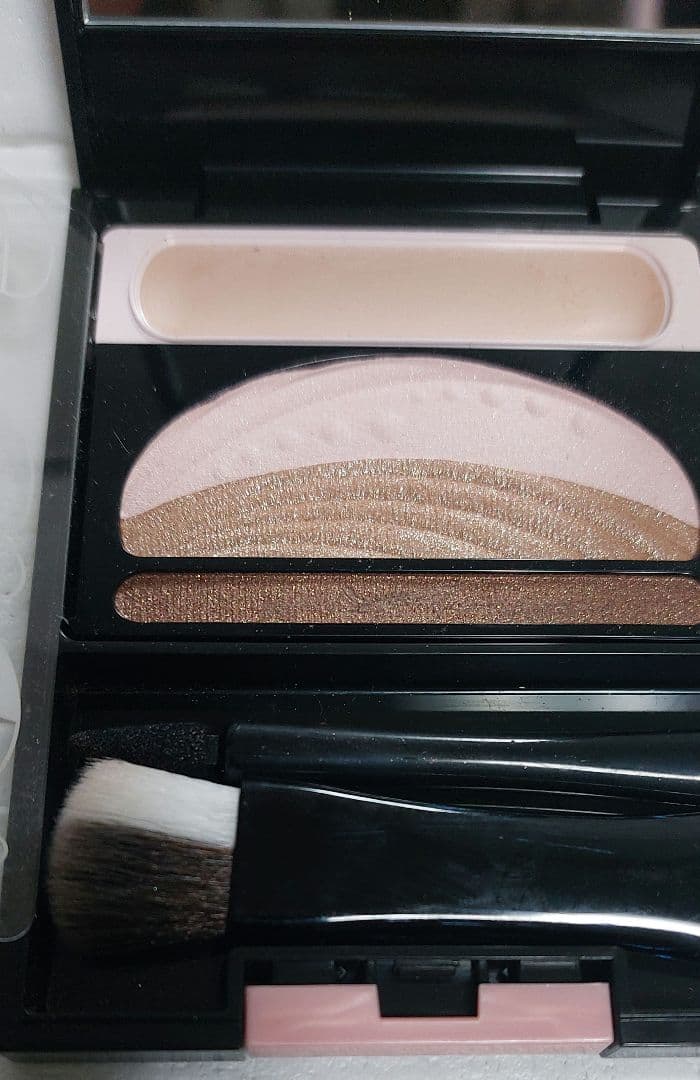 AUBEアイシャドウ533ブラウン系