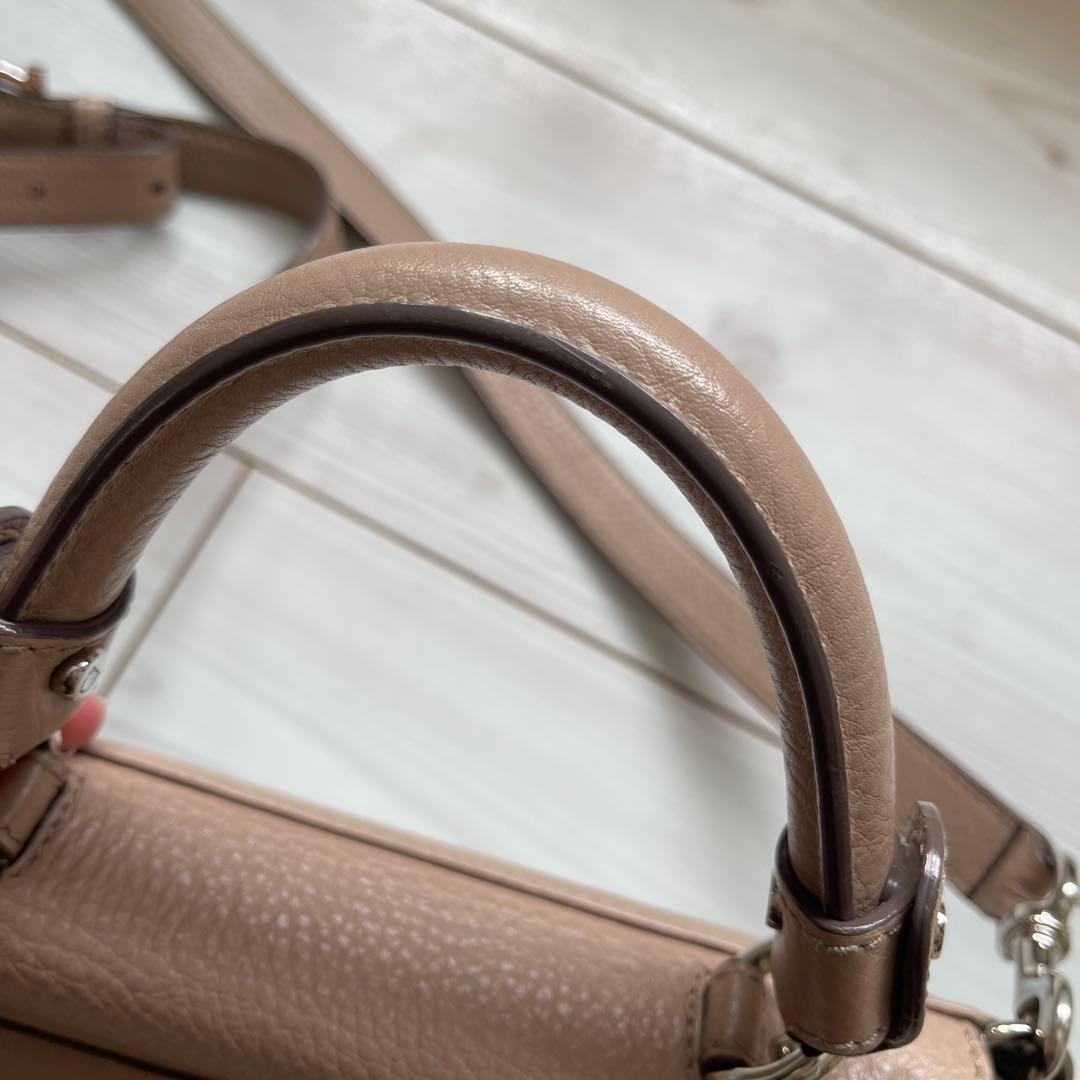 フェラガモ ソフィア　ピンクベージュ