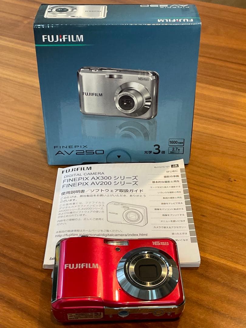 Fujifilm FinePix AV250 レッド　デジタルカメラ　単三電池