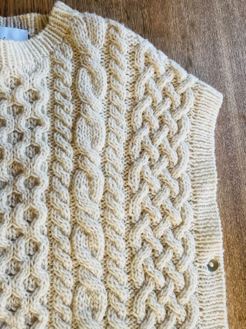 utilite ユティリテ　ペルーニットベスト　アランニット