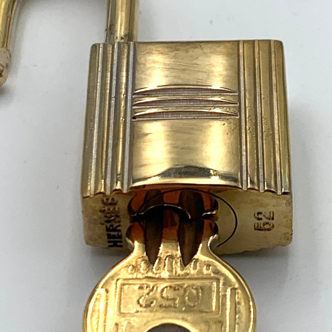 ★HERMES エルメス カデナ　24Kメッキ　No.52　52番　鍵付き