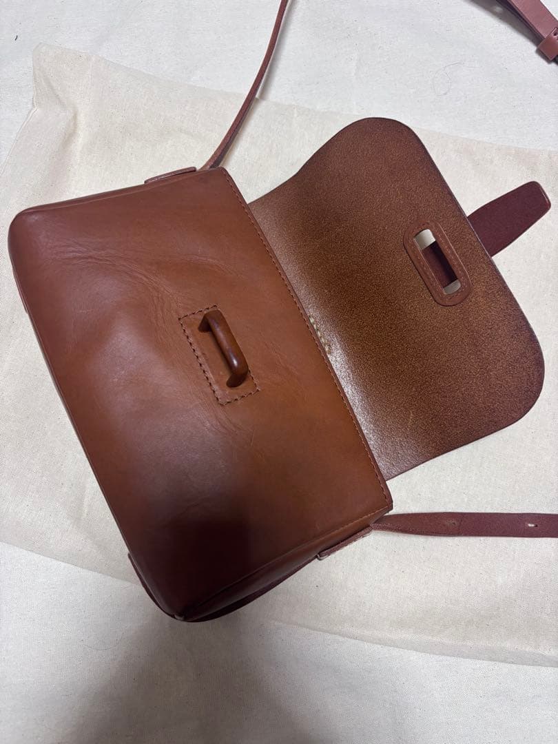 genten サドルベルト ヌオーバ 横型コンパクトショルダーバッグ　チャ