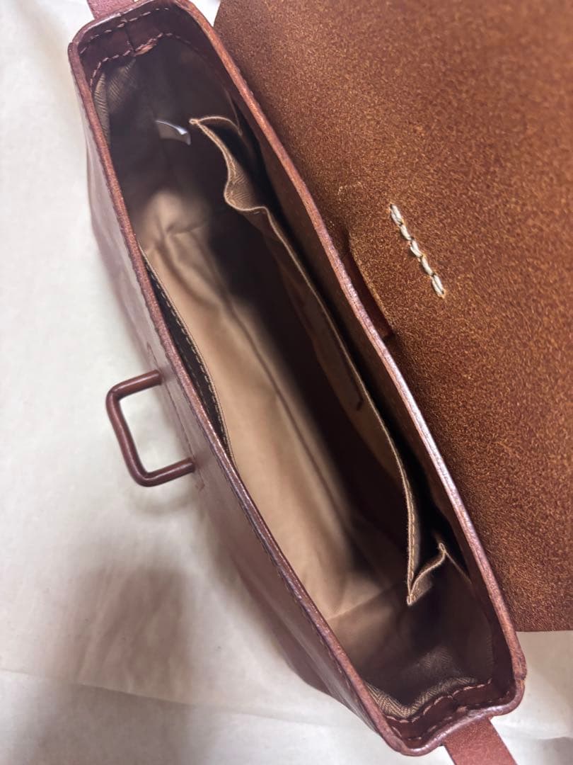 genten サドルベルト ヌオーバ 横型コンパクトショルダーバッグ　チャ